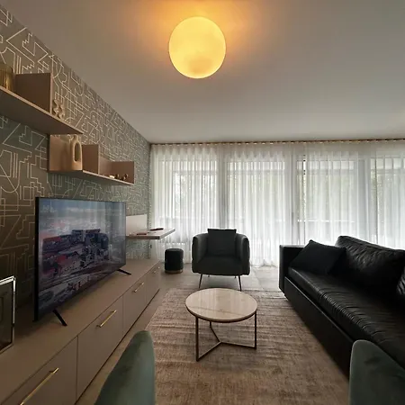 Family Apartment, Near The Whit Private Park Apartment