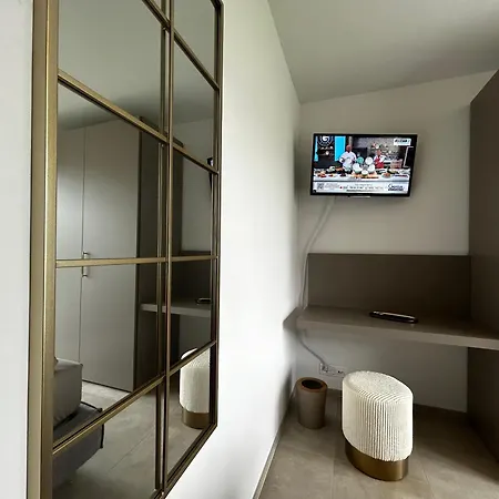 Family Apartment, Near The Whit Private Park Apartment