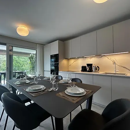 Family Apartment, Near The Whit Private Park Apartment *