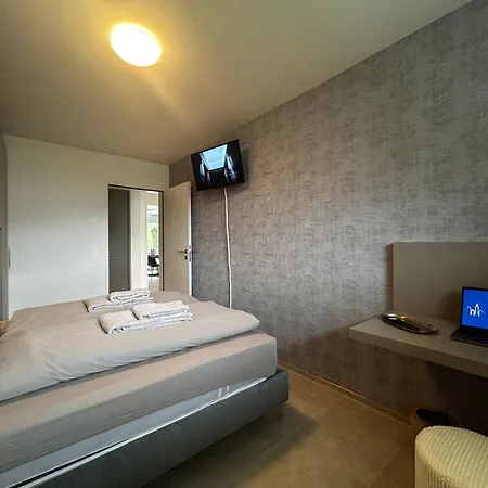Family Apartment, Near The Whit Private Park Apartment