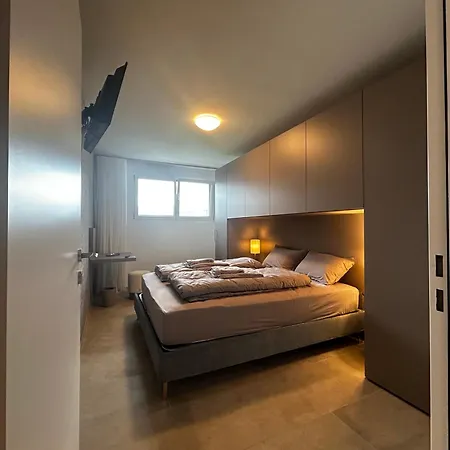 Family Apartment, Near The Whit Private Park Apartment Locarno